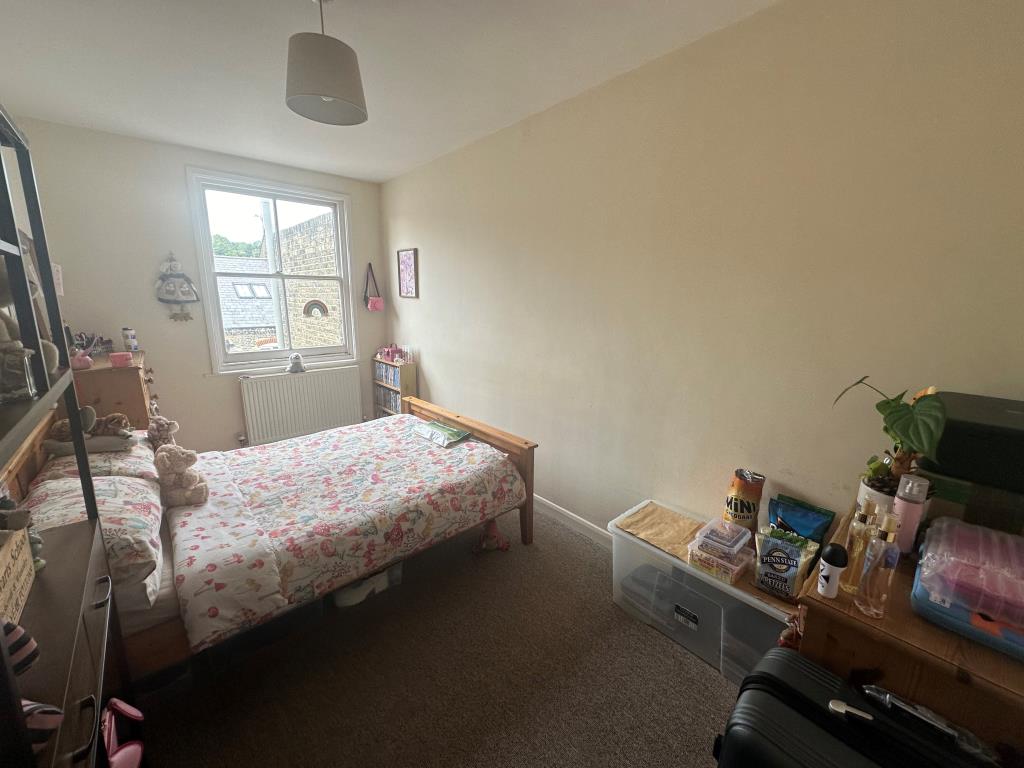 Lot: 25 - TWO-BEDROOM FLAT FOR INVESTMENT - Bedroom one